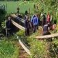 Semangat Gotong Royong, Warga Dua Kedusunan di Desa Sindangraja Bersatu Bangun Kembali Jembatan Penghubung
