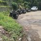 Miris! Tak Terurus, Jalan Kabupaten Depan SDN 2 Cidadap Sukabumi Berubah Jadi “Kebun Kangkung