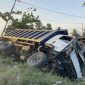 Diduga Rem Blong, Truk Proyek Tol Bocimi Hantam Sejumlah Bangunan dan Kendaraan di Cisaat Sukabumi